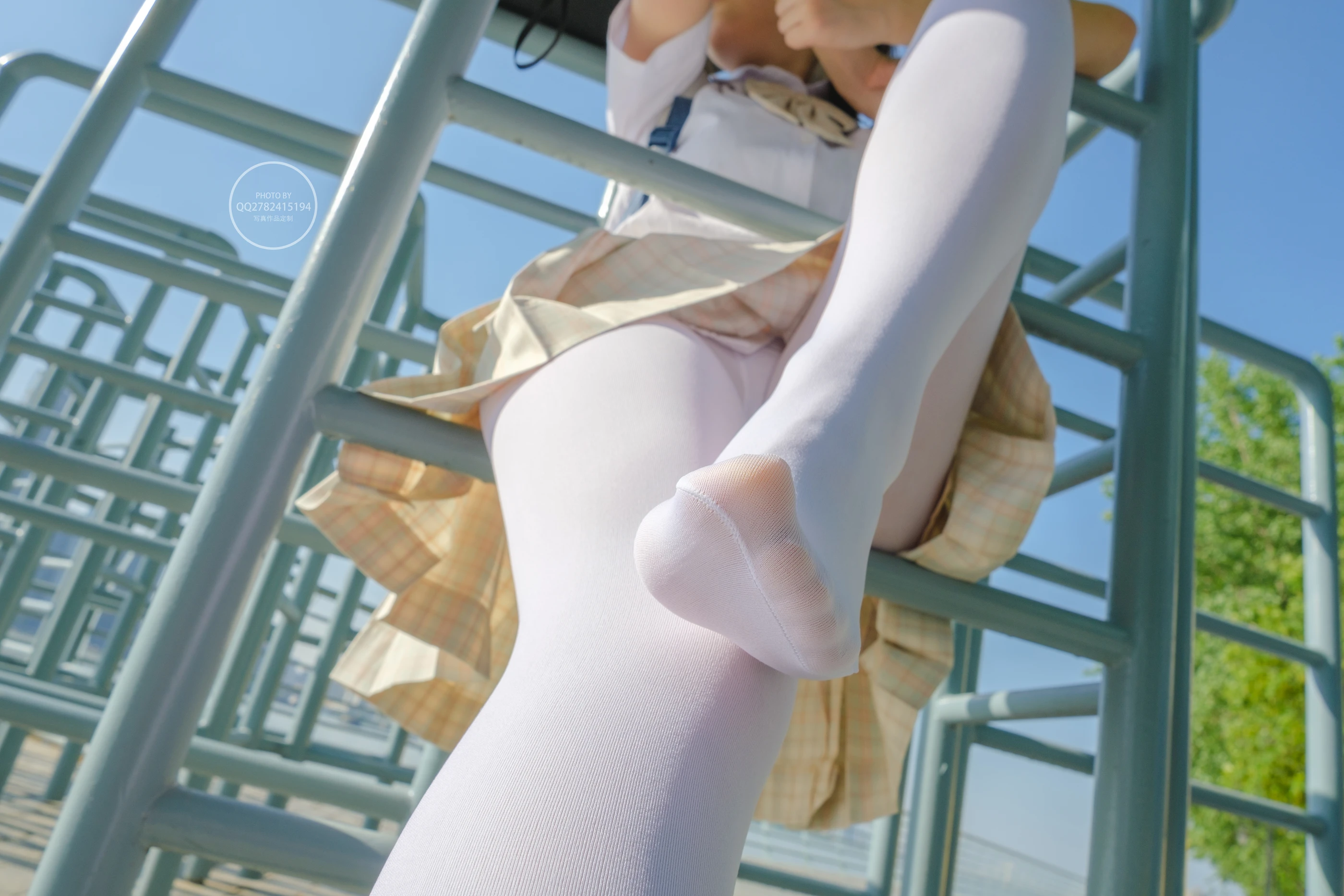森萝财团 有料 NO.040 海边JK制服白丝 [95P]插图4